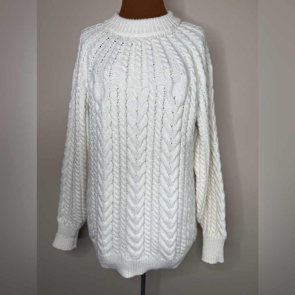 H&M Chunky Cream Cable Knit Sweater Crew Neck Size Small